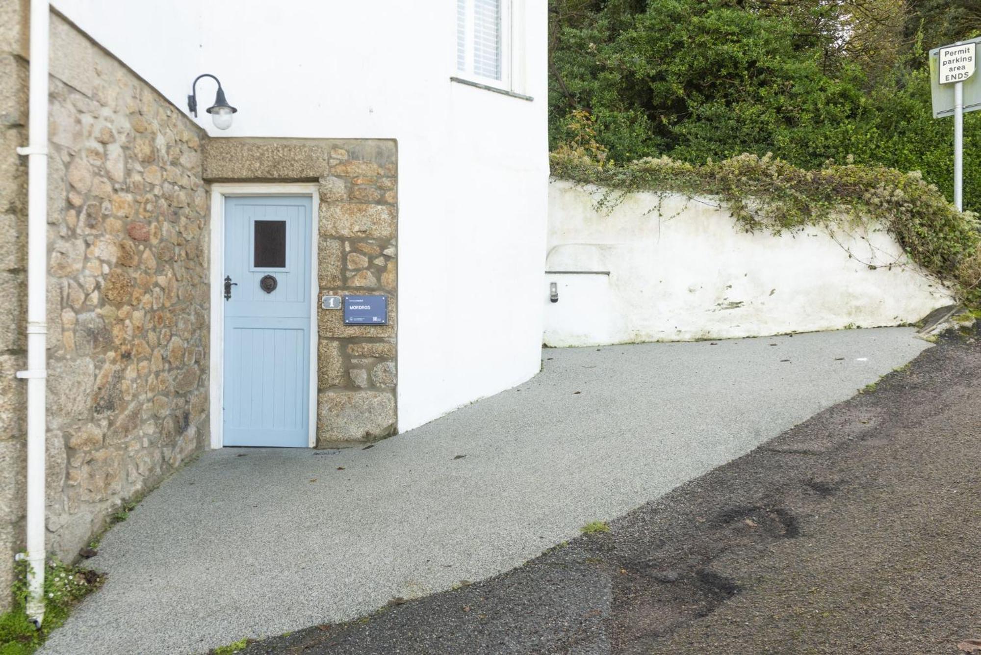 Mordros, * St Ives (Cornwall)